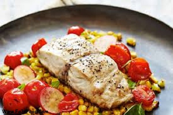 خوراک ماهی با سالاد گوجه فرنگی